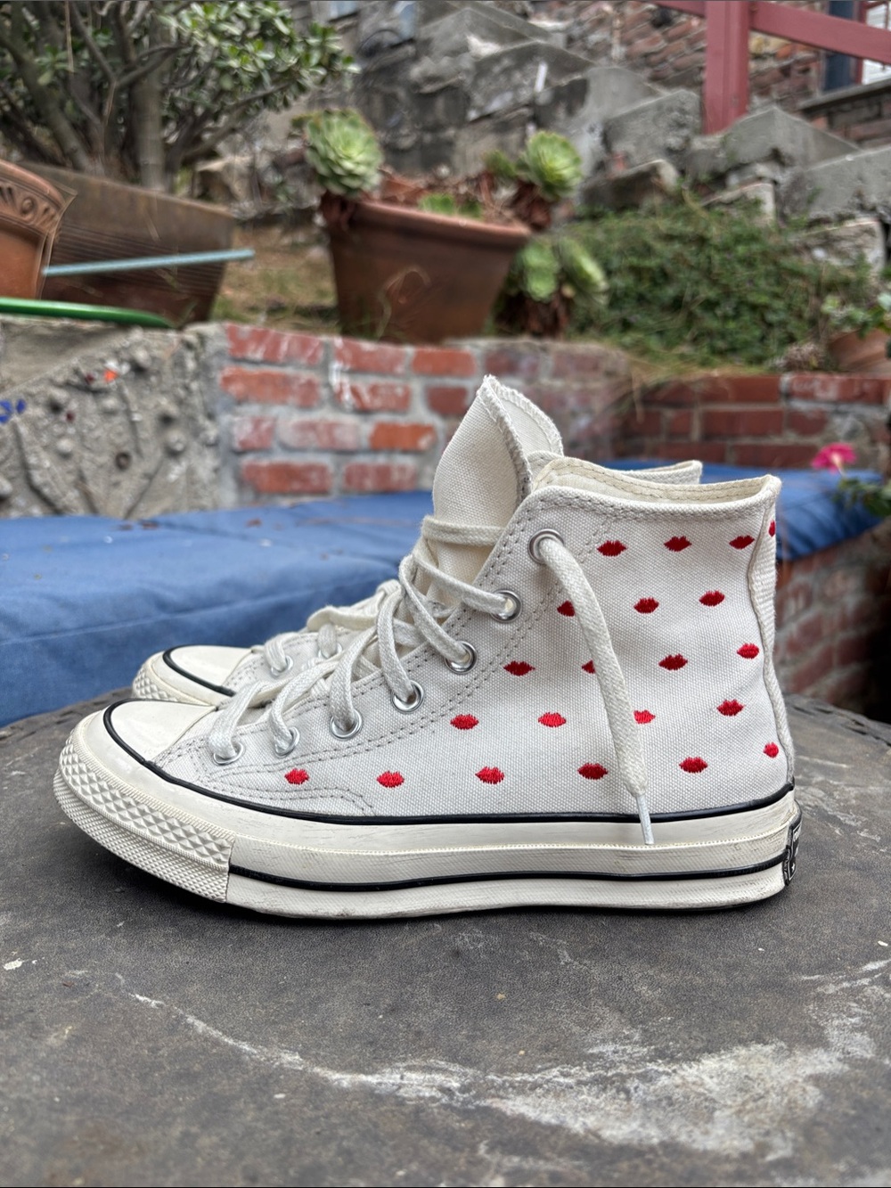 Converse Limited Edition White High-Top Canvas Sneakers With Red Lip Print - Picture 1 of 12